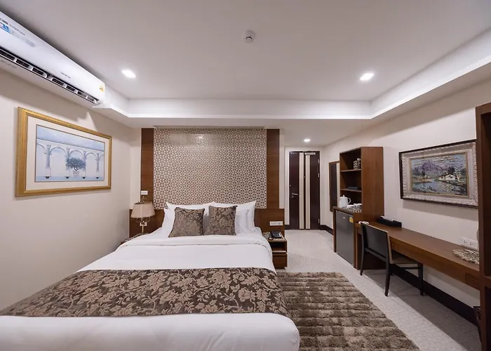 Casa Le Damuz At Mrt Bangphlat - Adult Only 3* 曼谷
